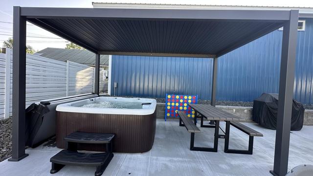 Stylish & Central CDA Getaway - Walk to Downtown, the Lake & Hot Tub!