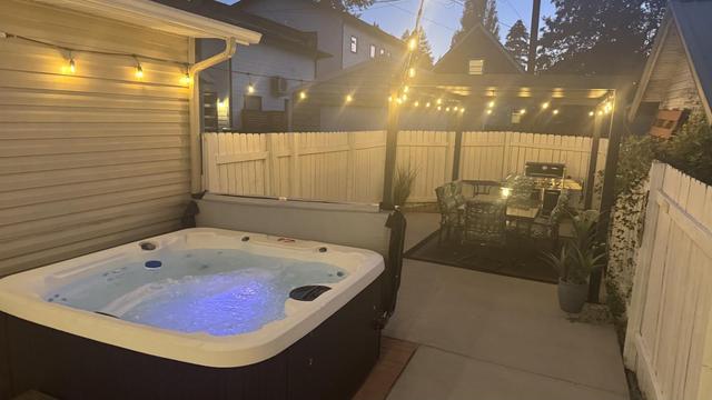 Lovely CDA Sanders Beach Home w/ HotTub 3 Bed 2 Bath