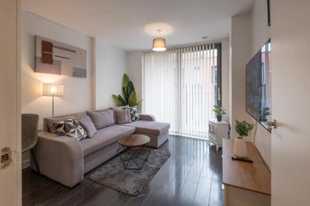 Spring City Escape with Private Balcony.