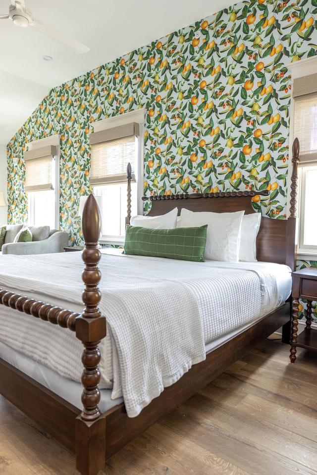 02 Citrus Room / Downtown Suite w/ King & Kitchen