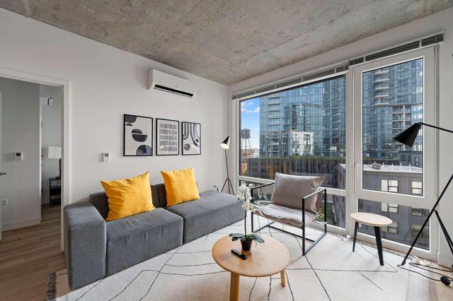 Spacious 4BR Central Apartment w/ Skyline Views