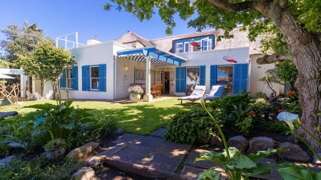 Balencay - Near cliff paths | Sparkling Pool