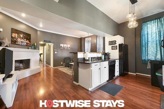 The Commons - Free Parking ★ Cute Outdoor Deck ★ Overlooks Park!