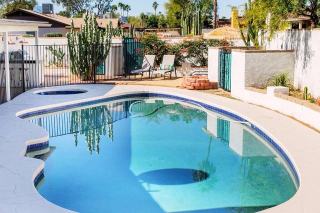 Luxury home w/heated pool & outdoor kitchen