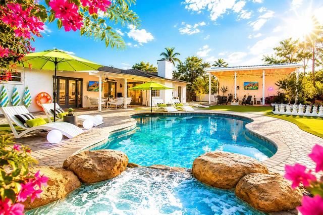 Villa w/heated pool & spa