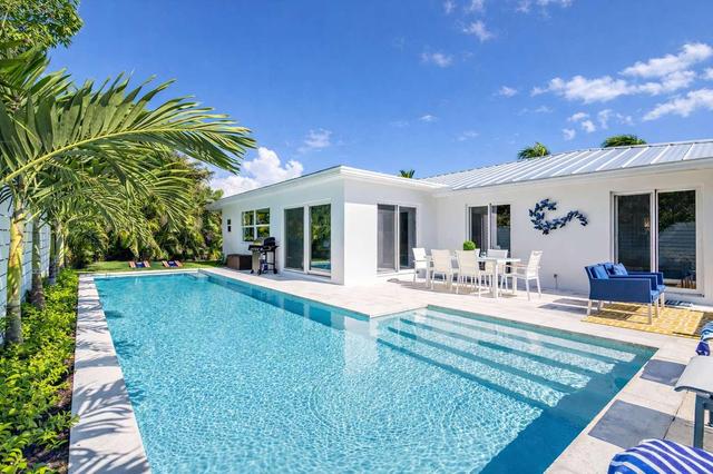 Luxury retreat w/pool & game room, walk to ocean