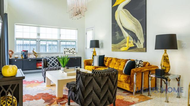 Modern home w/heated pool & patio bbq