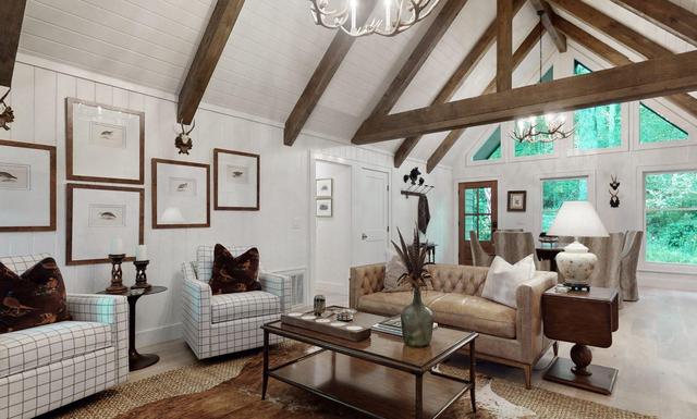 Luxury cabin w/ chef kitchen & two living rooms