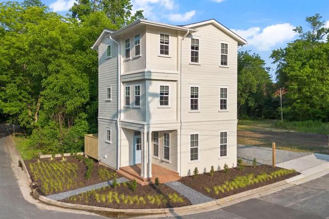 8BR Urban Retreat, Deck, Near Downtown Durham