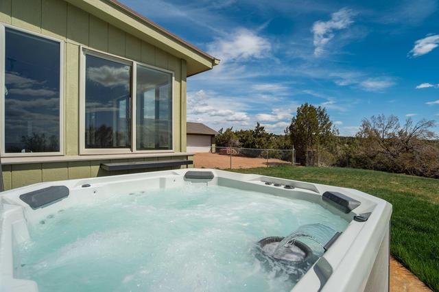 Sunset Ridge | Gorge Views & Trails | Hot tub
