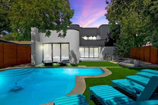 Luxe 4BR Retreat, Pool, Sleeps 16, Near DT ATX