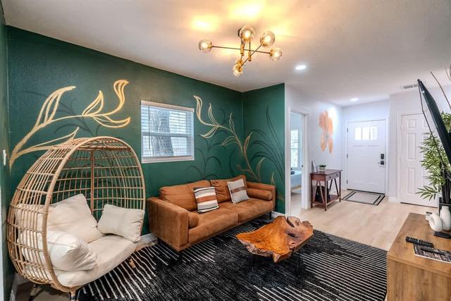 Cozy 6BR Oasis, Fire Pit, Sleeps 13, Near DT