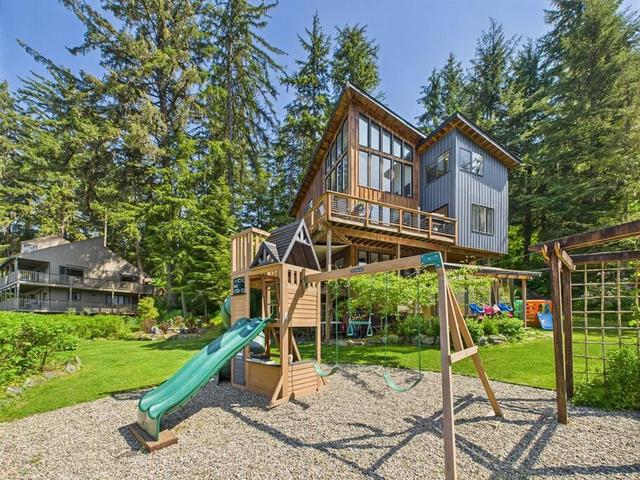 Coastal 3BR Escape w/ Sauna, Soaking Tub & Bay Views