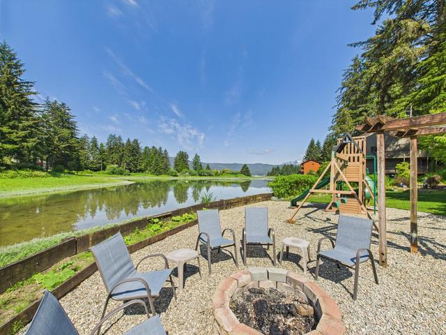 Tideview 2BR Apartment w/ Bayfront Deck & Ocean Views