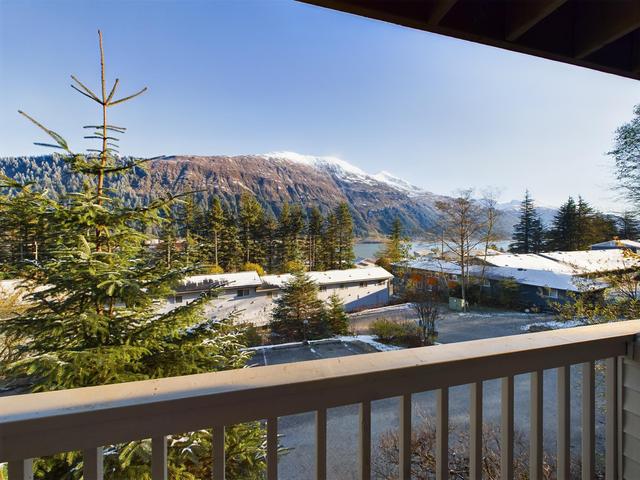 Retreat for Couples & Business Travelers with Stunning Views