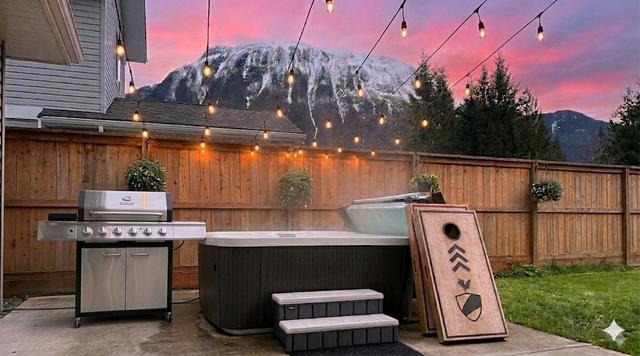 Sleeps 24 Near Glacier-Hot Tub, Game-room, Firepit