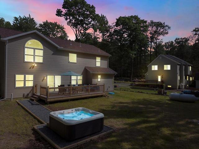 Pocono Lake Colonial | Firepit| Gameroom