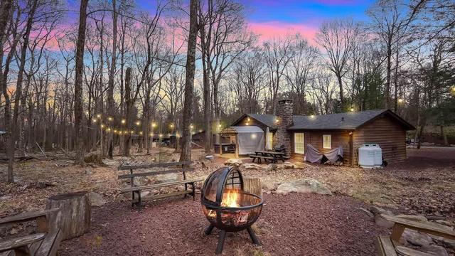 Rustic Woodland Cabin | Hot Tub | Cozy Escape