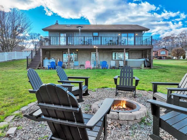 LakeFront Pocono Cabin | Massive Yard & Hot Tub