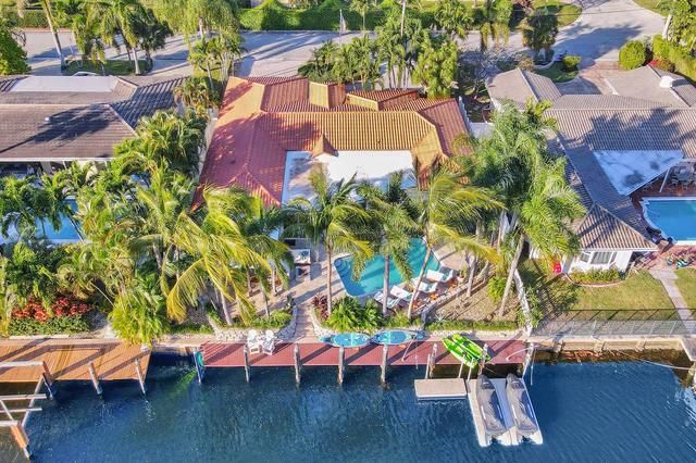 Waterfront with Pool, Spa, Tiki Bar and 1 mile to Beach