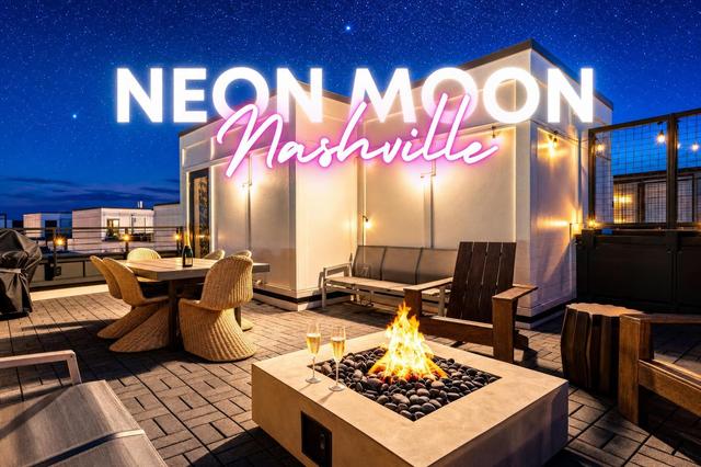 Luxe 4BR Retreat with Rooftop Fire Pit & Garage