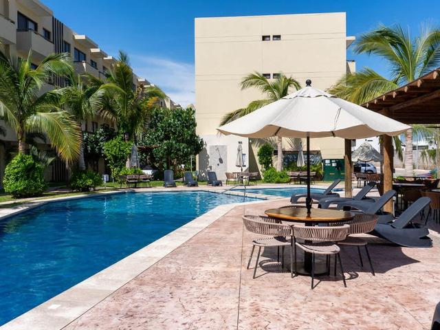 Beautiful apartment 1 block from the sea