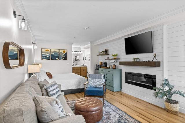 Shanty Creek Studio, King Bed, Pool & Beach