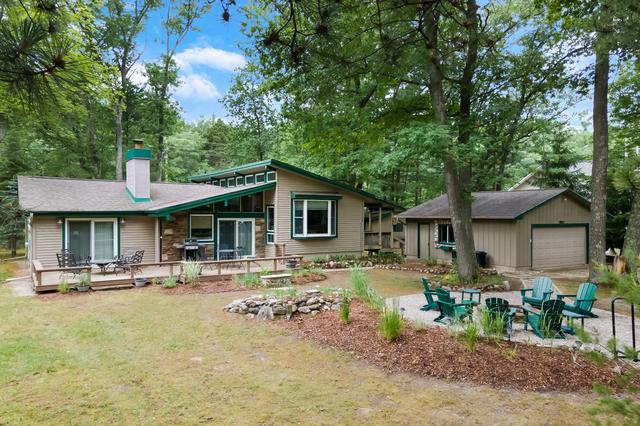 Torch Lake cabin, 4BR, Sleeps 10, Firepit, A/C