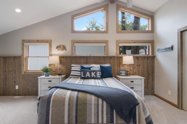 Torch Lake cabin, 4BR, Sleeps 10, Firepit, A/C