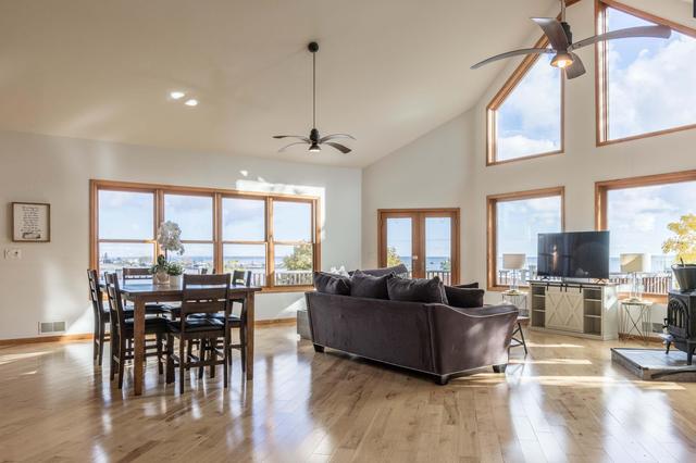 Mackinac Ferry Cabin, 3BR, Sleeps 12, Views