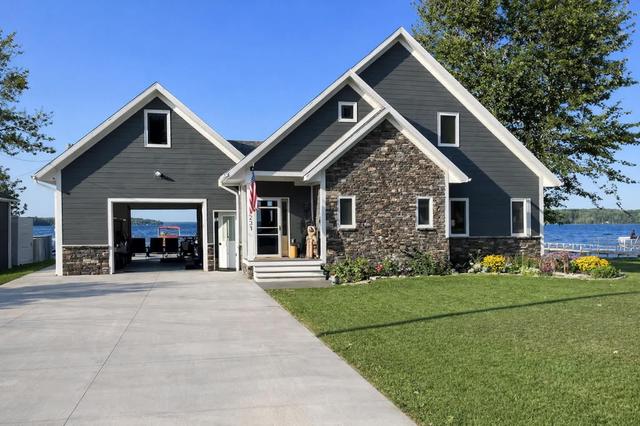 Lakefront Cabin, 3BR, Sleeps 8, Dock, Fireplace