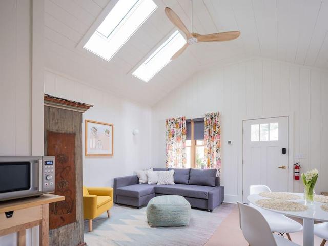 Brand-New Cottage Near Burlington Park & Beaches