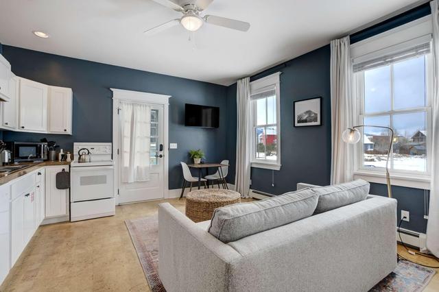 River Park Studio! Apartment Near Shops & Trails