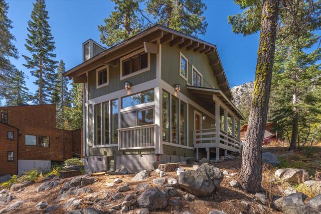 Palisades Tahoe Ski Cabin Free Shuttle to Lifts in Minutes
