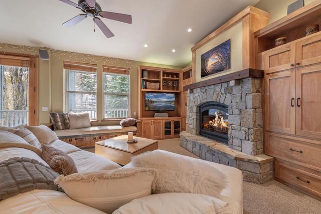 Ski-In/Ski-Out Top Floor Spacious Palisades Condo