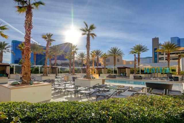 MGM Signature-11-611 Strip View Jacuzzi Studio