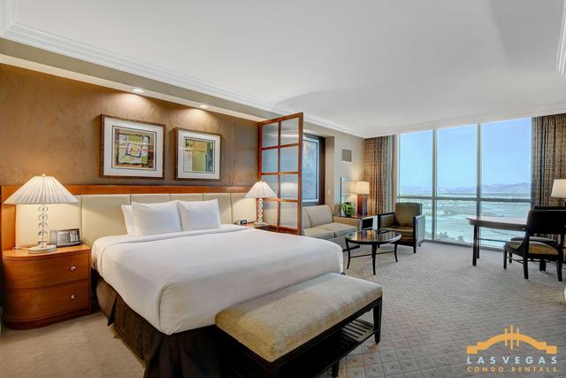 Deluxe Spa 24th floor Signature Studio w/ Mtn View