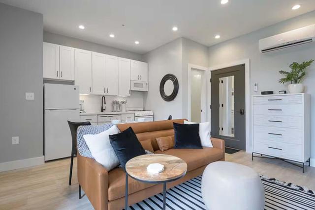 Sojourn Modern Dupont Apartment with Balcony