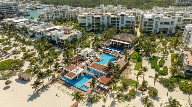 Beachfront Condo | 3BR | Pool & Premium Amenities