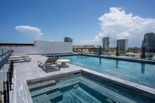 Luxe Apt | 3BR | Rooftop Pool Marina & Shopping