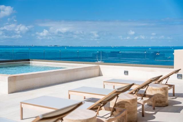 Private Rooftop Honeymoon Suite | Jacuzzi | Ocean View