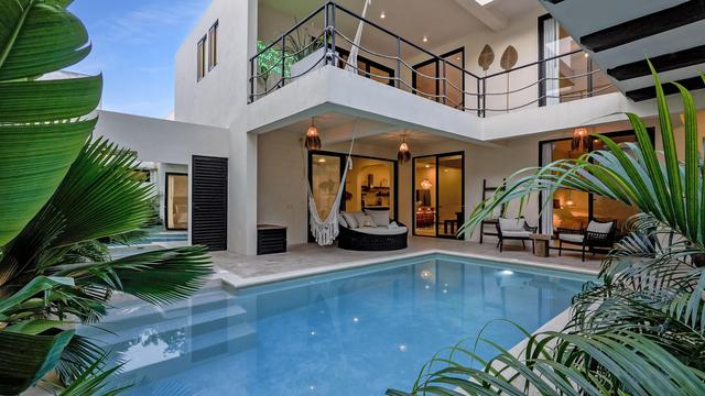 Spacious villa w/ pool, hot tub & beach access