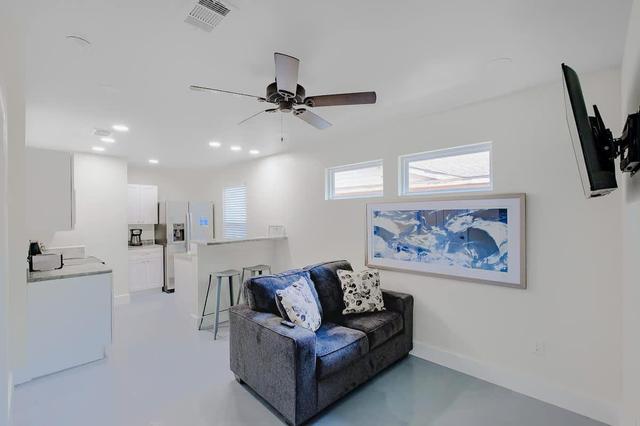 Newly Built 1 Bedroom/ 1 Bathroom Duplex