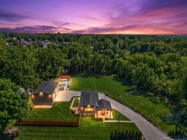 St. Charles Manor | Stadium | 4BR Private 2.2Acres