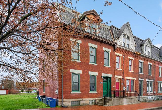 Beautifully Restored and huge townhouse, sleeps 14