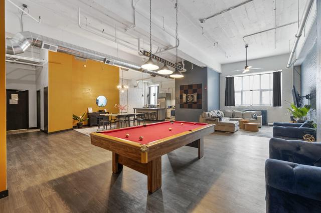 *New* Huge! Spacious 3 Bedroom in Oakland that sleeps 12! over 3000+ sq ft