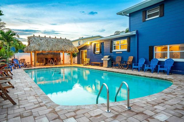 TIKI BLUE Beach House:Heated Pool+Hot Tub+Tiki Bar