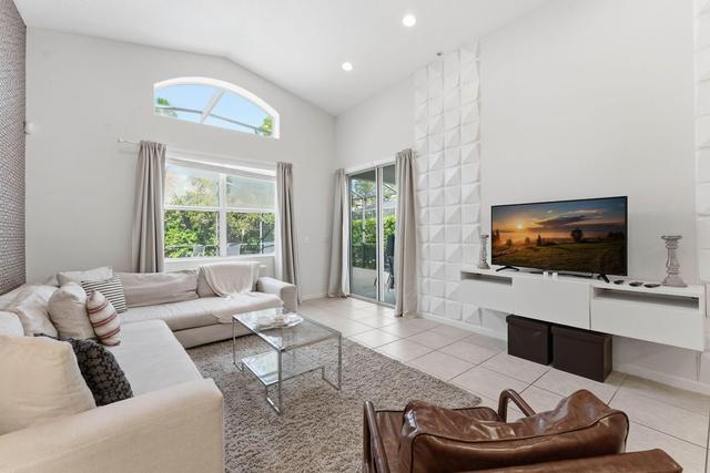 Cozy Single Story 4BR, Pool, Game Room