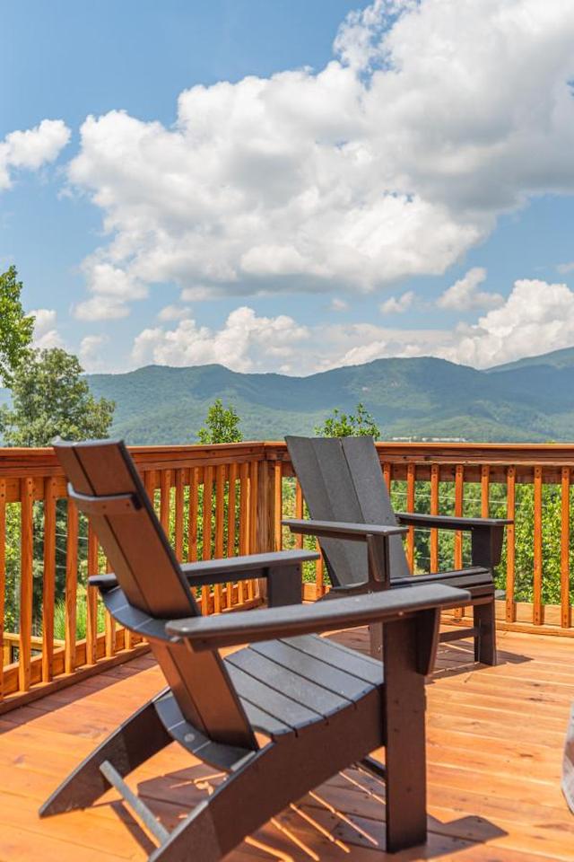 Bowtie Ln Mountain View Home- Asheville - Black Mtn
