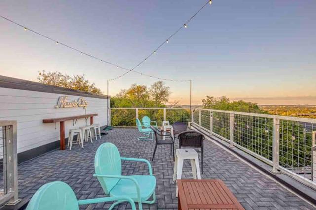 16 Bed Rooftop and Gameroom with Downtown View